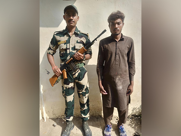 BSF apprehends a Pakistani intruder at Rajasthan border