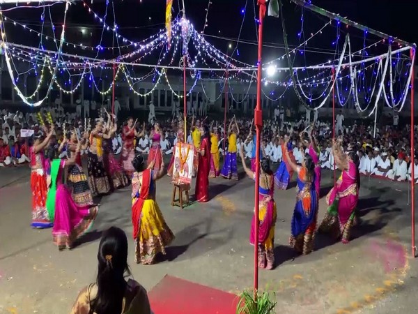 People play 'dandiya' in Indore Central Jail