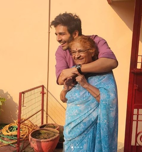 Kartik Aaryan with his Naani