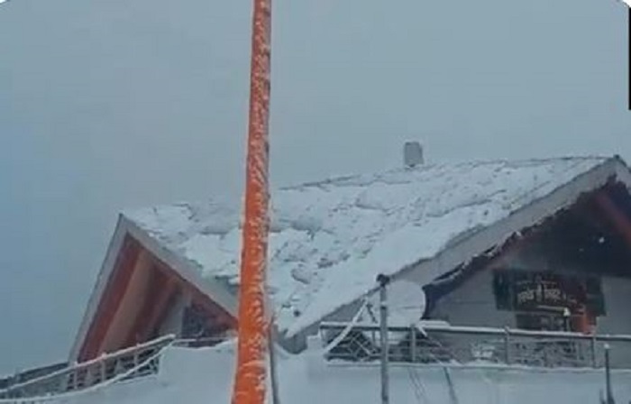 Hemkunt Sahib receive heavy snowfall