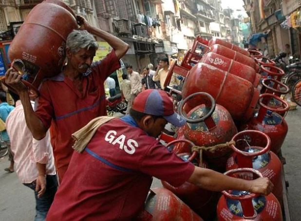 Cabinet approves Rs22k-cr one-time grant to 3 state-run oil marketing firms for losses in LPG