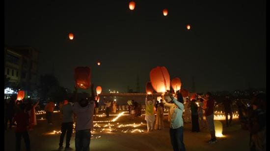 Ban on the use, sale and storage of flying lanterns in Mumbai
