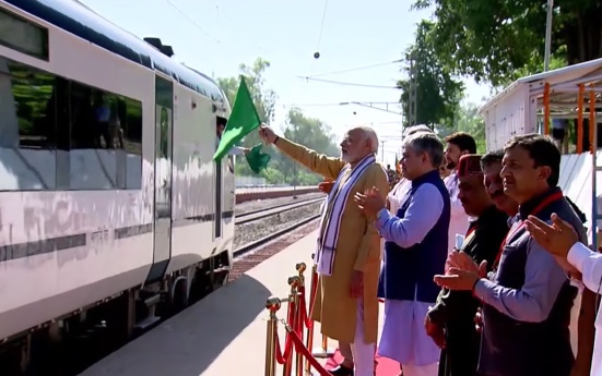 Prime Minister Narendra Modi flagged off Vande Bharat Express from Una railway station