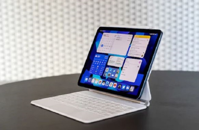 Apple working on new dock to turn iPad into smart display