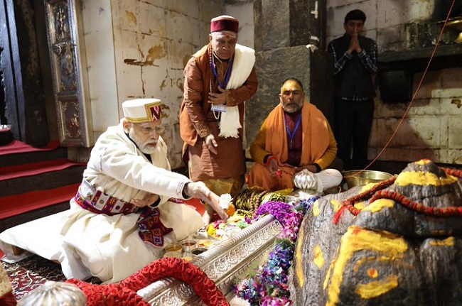 Prime Minister Narendra Modi offers prayer at Kedarnath