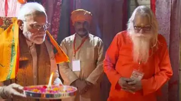 PM Modi offers prayers to Ram Lalla