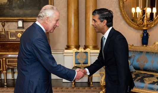 Rishi Sunak appointed the new British PM by King Charles III