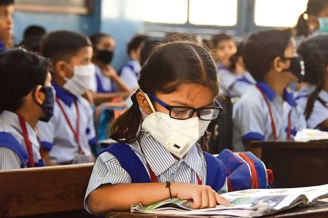 Primary schools in Delhi shut from tomorrow till pollution situation improves (File)