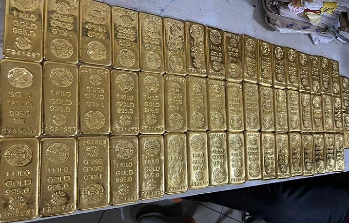 Mumbai Airport Customs seize gold
