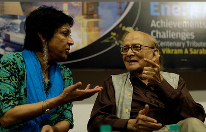 Dancer, Choreographer and daughter of Dr Vikram Sarabahi Mallika Sarabhai (Left) in conversation with Dr S.M.Chitre