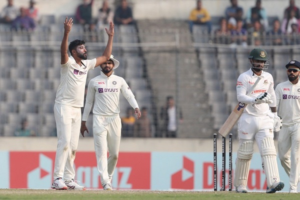 India players celebrating the fall of Bangladesh wicket