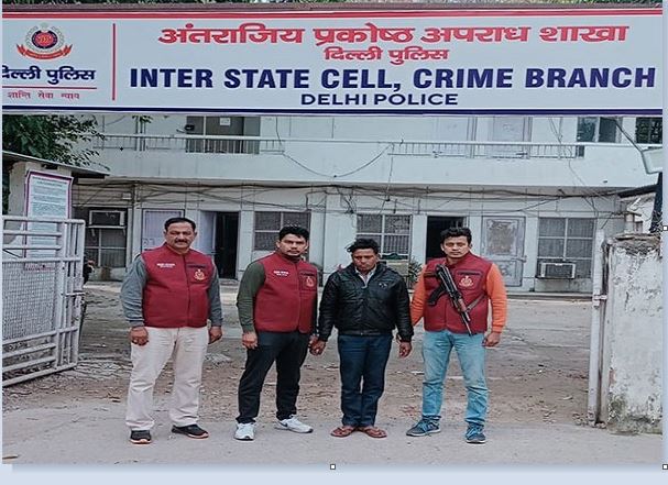 Ram Babu Mahto (third from left)  wanted in Bihar Spurious liquor case nabbed