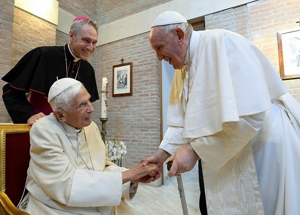 Pontiff Francis (Right) with former Pope Benedict (Left)