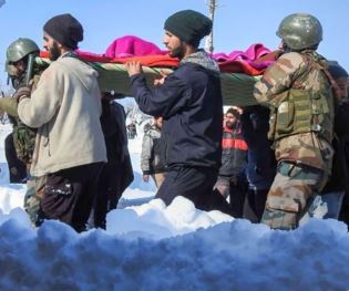 Army carries pregnant lady for 5km in J-K