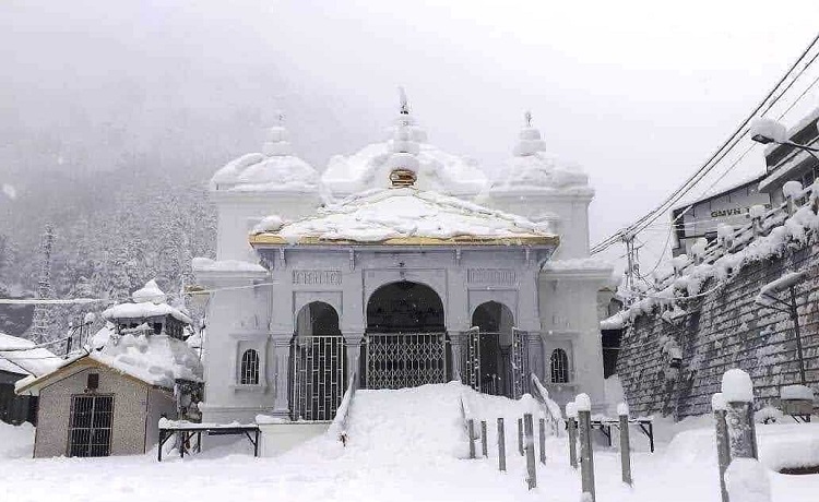 Gangotri Dham covered with white layer after heavy snowfall