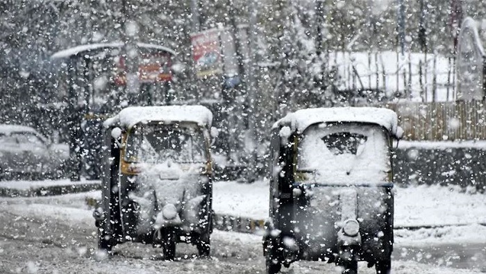 Kashmir Valley braces for snowfall