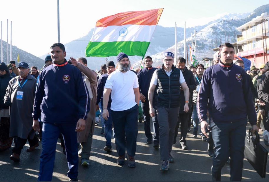 Rahul Gandhi leading Yatra in Kashmir