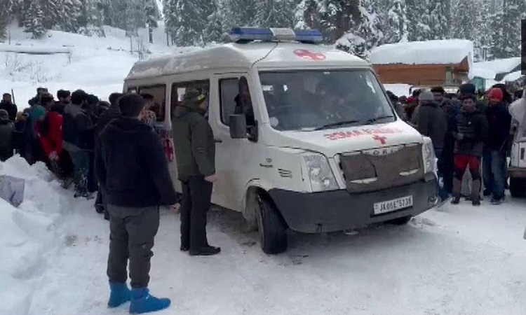 2 foreign nationals dead in an avalanche in Gulmarg