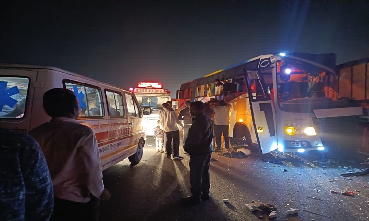 Bus rams into truck on Pune-Solapur highway