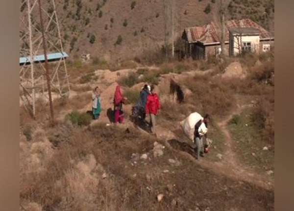 People moving to safer place after cracks appeared in house in Doda