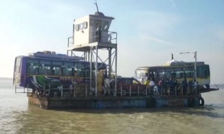 Floating bridge vessel stuck in Chilika Lake