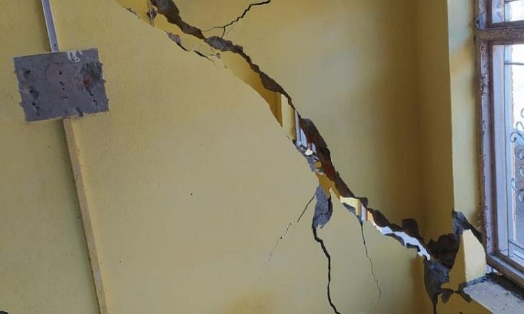 Cracks in houses in Nai Basti, Doda