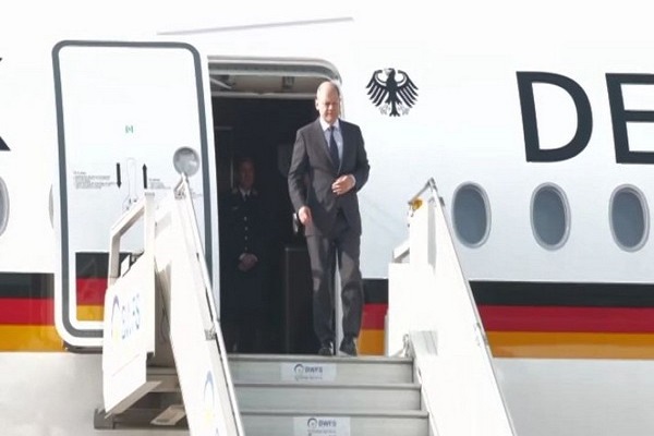 Olaf Scholz arrives in New Delhi