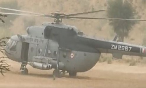 IAF Mi-17 helicopter in Peelwa village near Jodhpur
