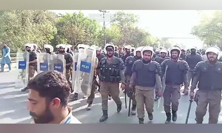 Police force outside Imran Khan's residence in Lahore
