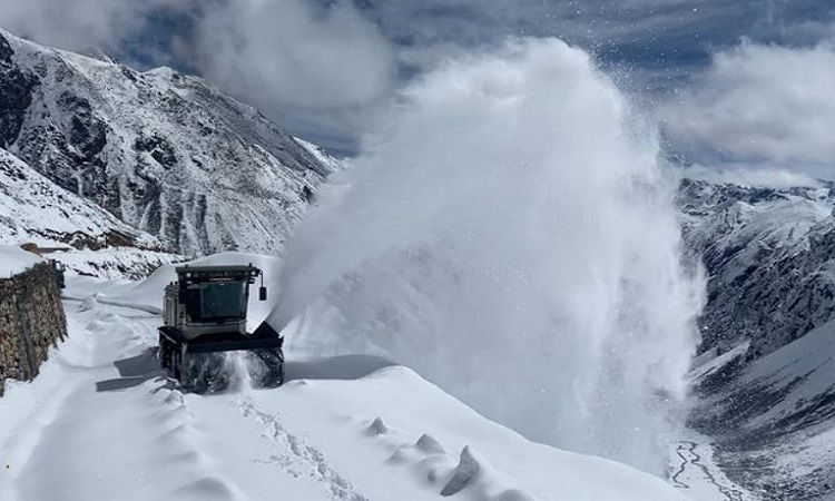 Trishakti Sappers, BRO launch massive snow clearing op in Sikkim