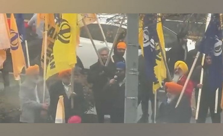 Screengrab from the video of Khalistanis threatening Indian Embassy
