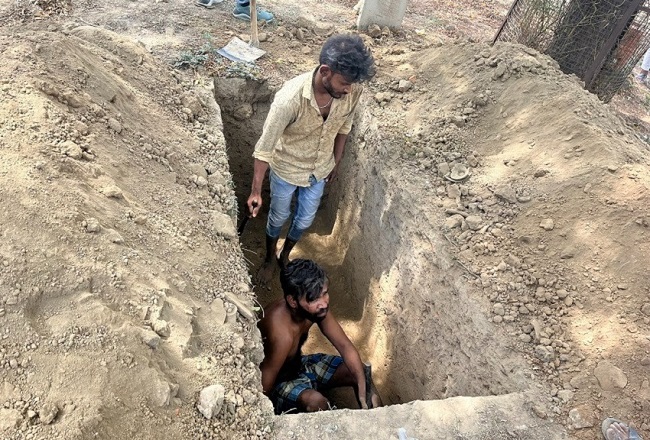 Visual of Assad's grave in Kasari-Masari cemetery