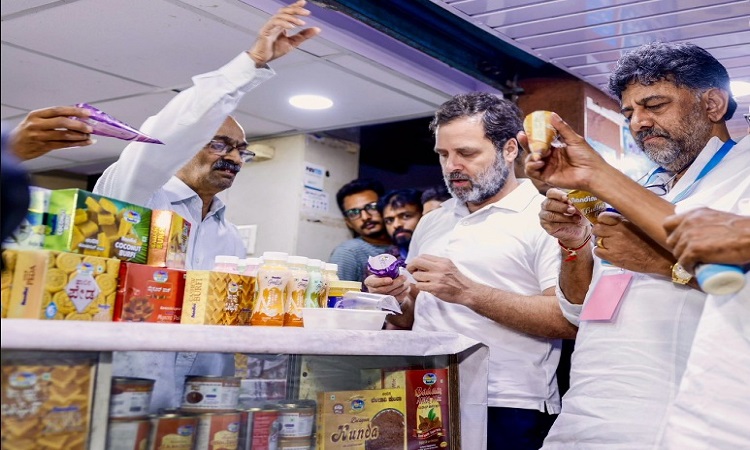 Rahul Gandhi relishes Nandini ice cream in Bengaluru