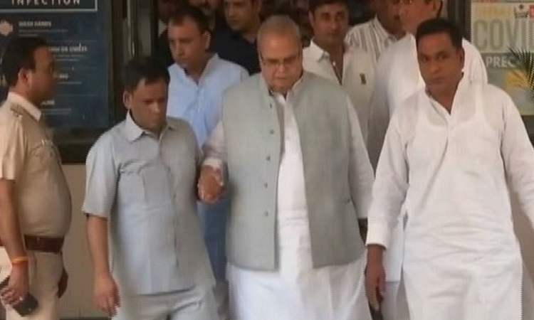 Former J-K governor Satyapal Malik at RK Puram police station