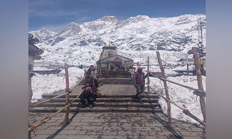 Uttarakhand: A sheet of snow covers area around Kedarnath shrine following heavy snowfall in the region