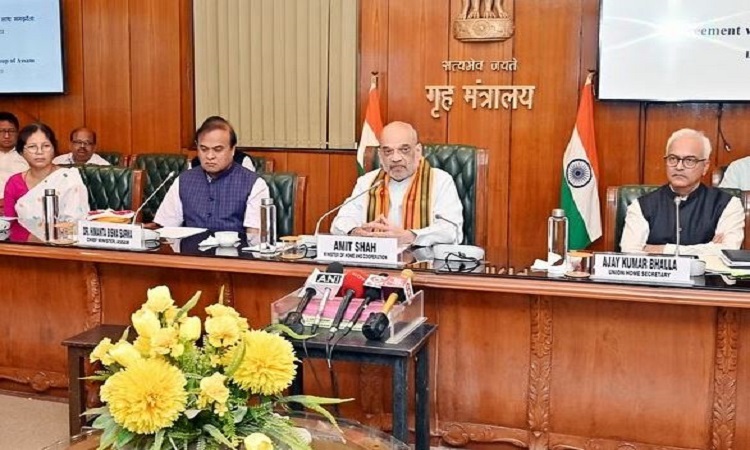 Amit Shah with Himanta Biswa Sarma and Ajay Kumar Bhalla during signing of tripartite agreement