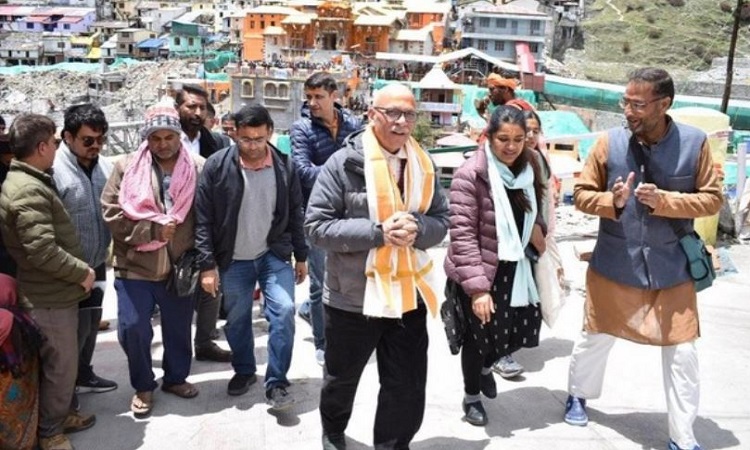 Special Executive Officer, Uttarakhand Govt Bhaskar Khulbe visiting Badrinath Dham