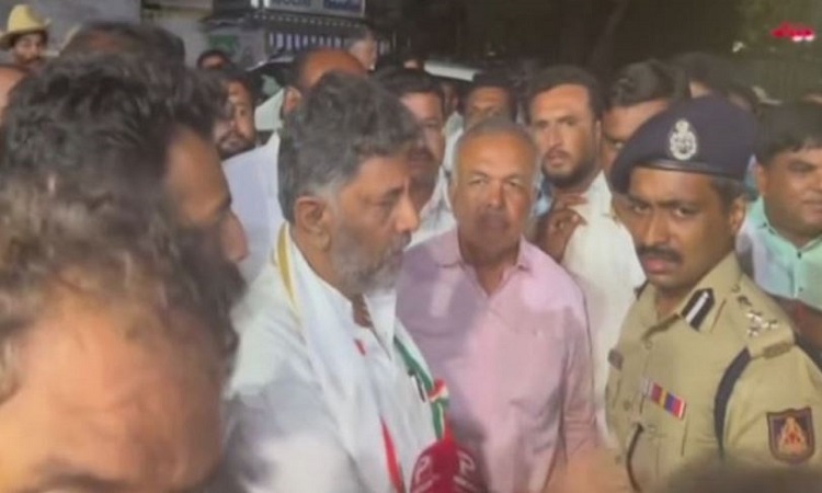 Congress workers stage a protest at Jayanagar constituency