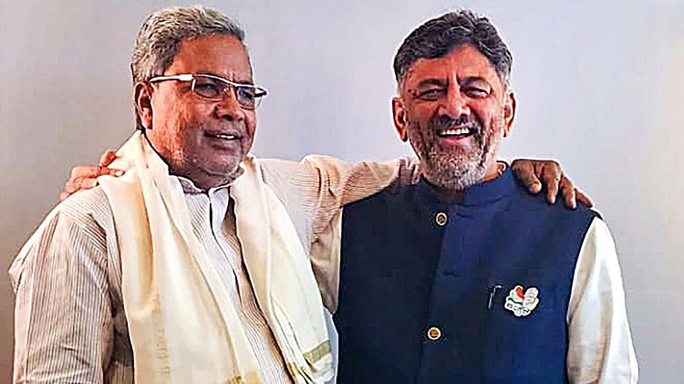 Siddaramaiah (left) and DK Shivakumar