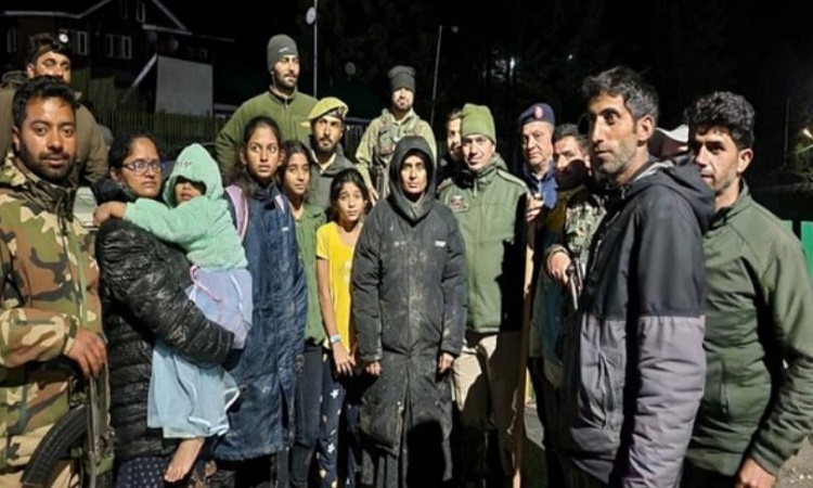 Tourist family rescued by Baramulla police