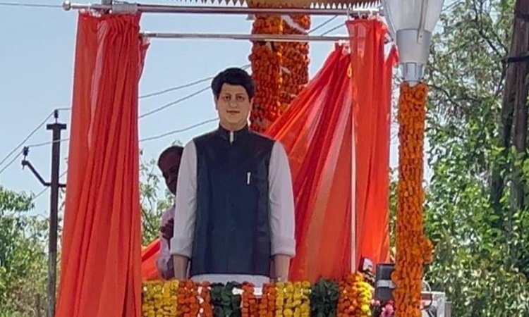 Madhavrao Scindia's statue unveiled in Mainpuri