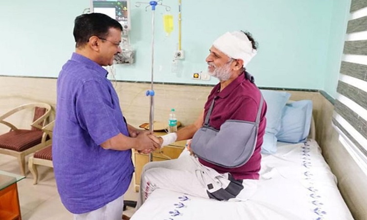 Delhi Chief Minister Arvind Kejriwal on Sunday met AAP leader Satyendar Jain at LNJP hospital