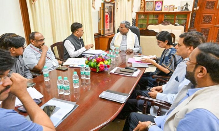 Karnataka CM Siddaramaiah presiding over the meeting
