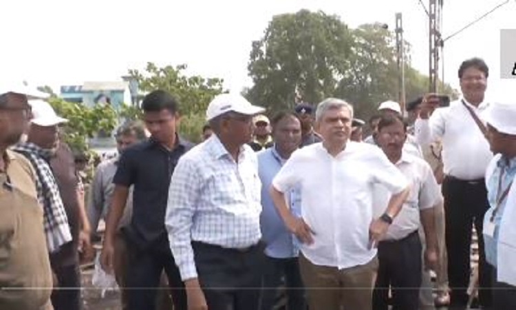 Railways Minister Ashwini Vaishnaw visits  the accident site