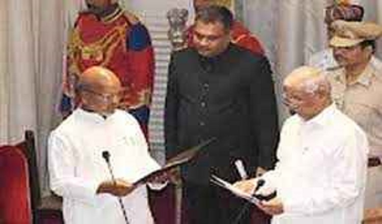 Newly inducted minister Ratnesh Sada takes oath