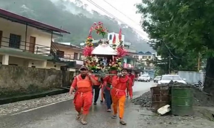 Kanwariyas arriving early at Gangotri and Gomukh, Uttarakhand