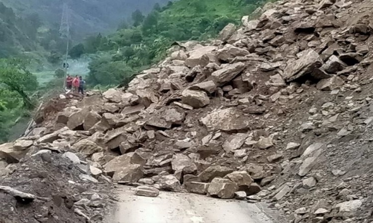 Badrinath National Highway shut near Chhinka