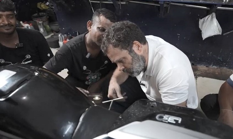 Rahul Gandhi repairs a bike