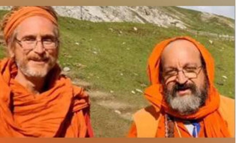 Two foreign nationals visit Amarnath Yatra