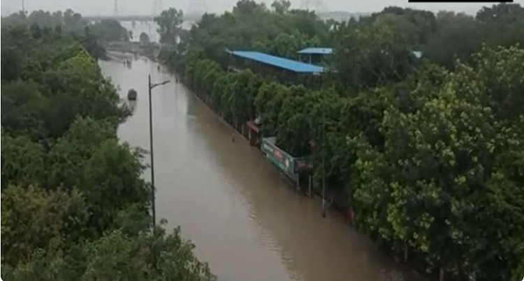 Visuals from area near Nigam Bodh Ghat in Delhi